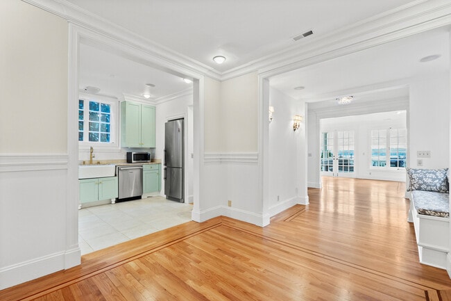 Building Photo - 1435 Newport Way