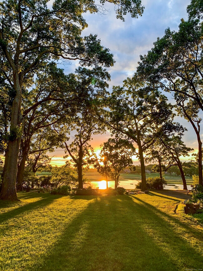 Building Photo - 52 Shorehaven Rd