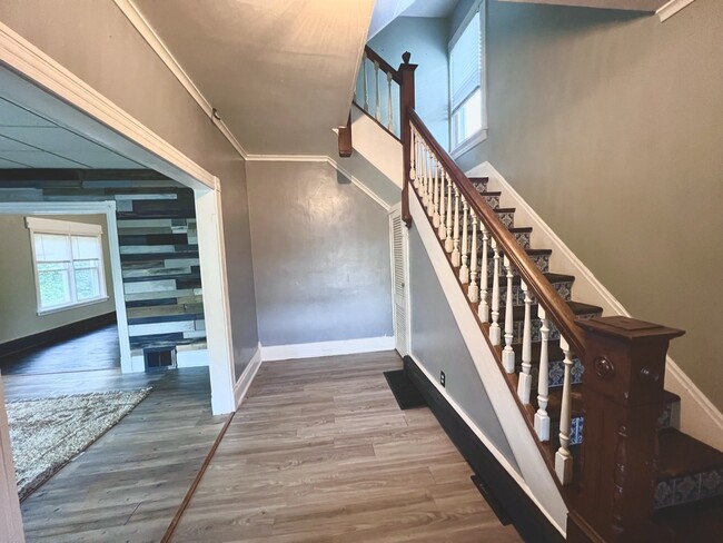 Front Entryway - 1221 Church St