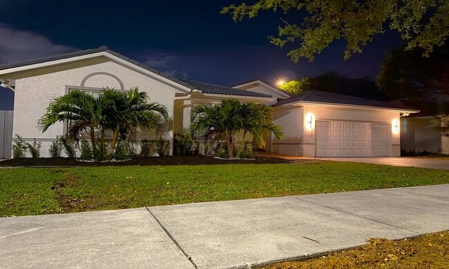 Building Photo - 15840 SW 152nd Ct