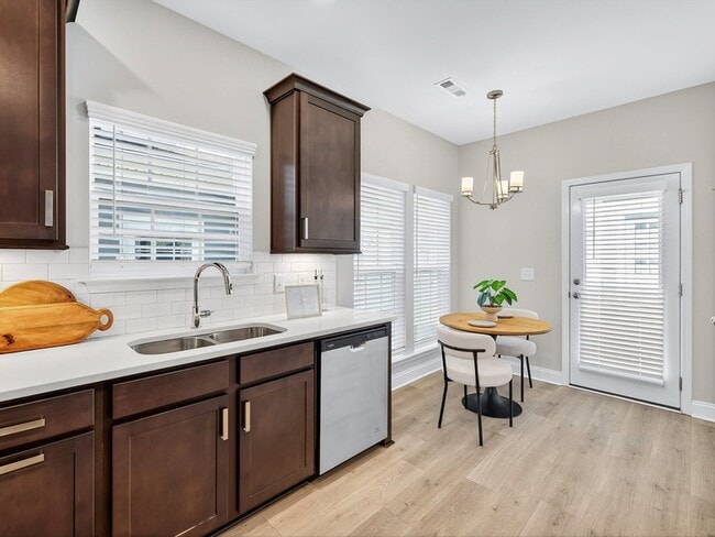 Building Photo - 3254 Tasker Dr