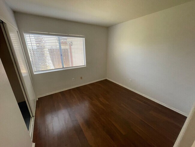 Building Photo - Highly Desirable 4b/3b Orangecrest Home