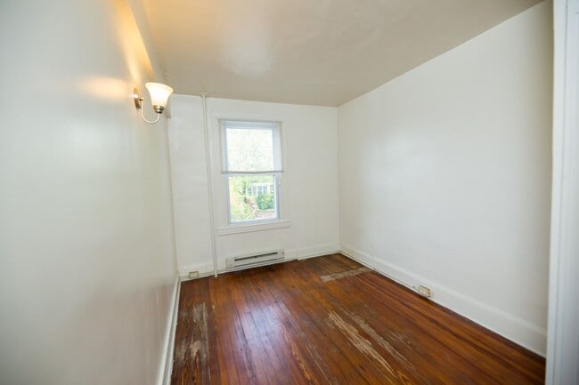 Building Photo - 2026/2027 JHU Off-Campus 5bd/2ba Rowhome w...