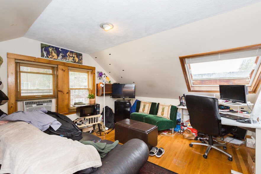 Building Photo - 200 Calumet St