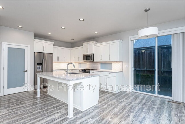 Building Photo - 13227 SW Maxfield Ln