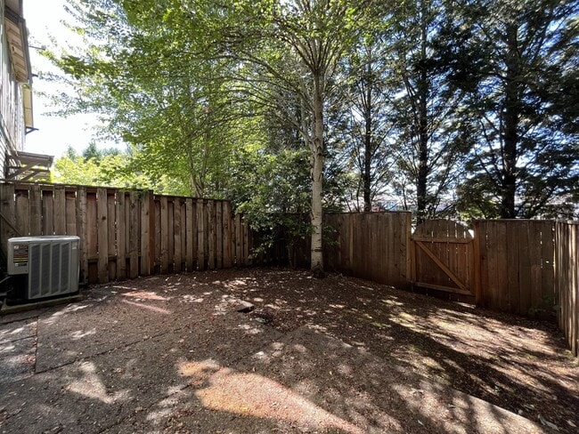 Building Photo - Beautifully Updated Bethany Townhome with Private Backyard and Modern Finishes