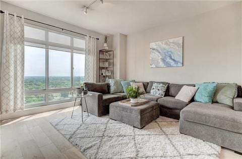 Building Photo - 603 Davis St