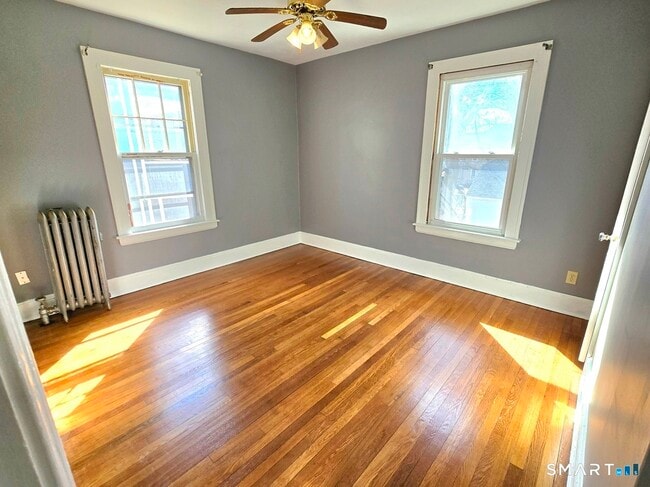 Building Photo - 70 Monroe St