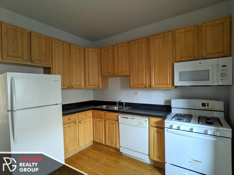 Building Photo - 2455 N Spaulding Ave