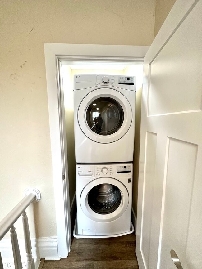 Building Photo - 933 - 320/322 Boggs Avenue