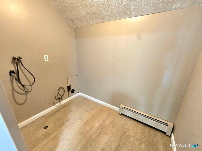 Building Photo - 272 Bellevue St