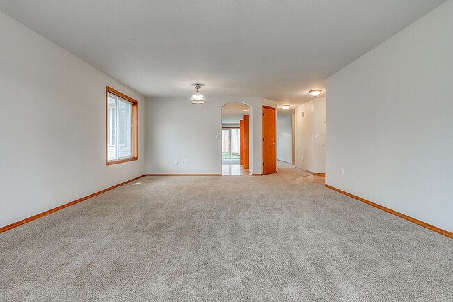 Building Photo - Spacious Single Level Home w/ Fully Fenced...