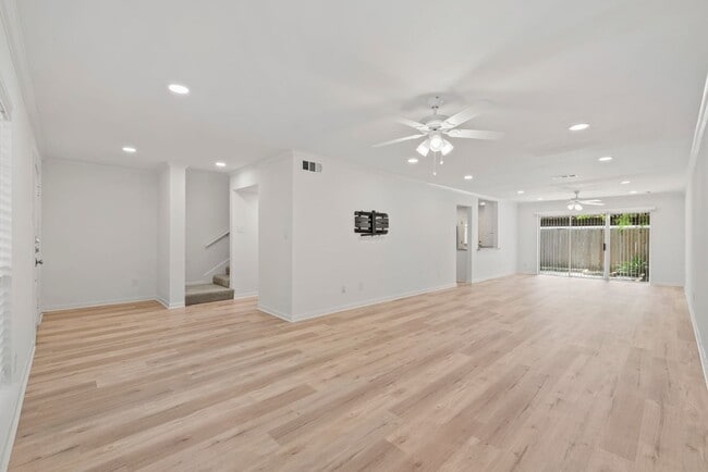 Building Photo - Stylish & Renovated Townhome in Prime West...