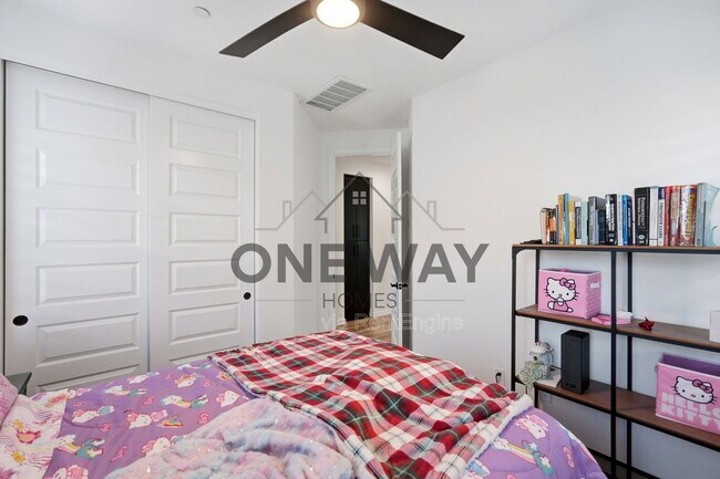 Building Photo - 1814 S Follett Way