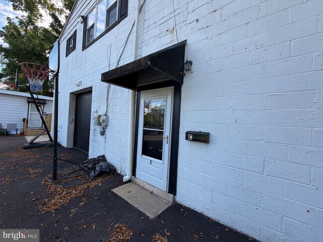 Building Photo - 1048 Gray Ave