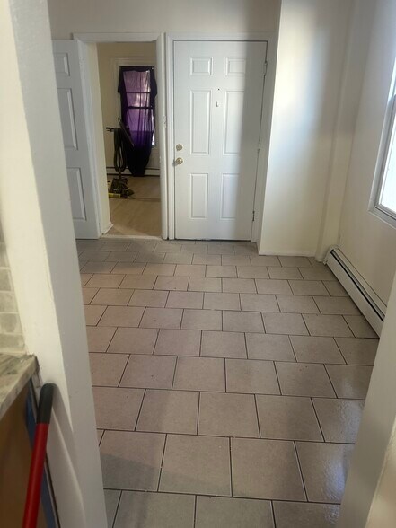 Building Photo - 612 S Park St