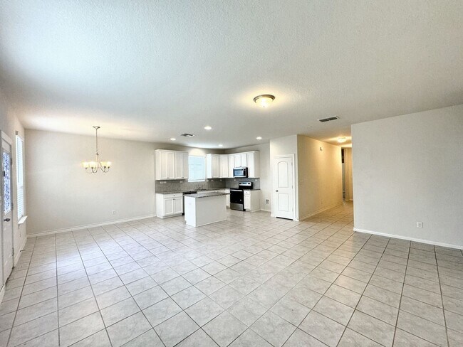 Building Photo - Beautiful Home in New Braunfels