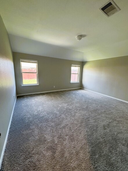 Building Photo - 615 Calm Ct