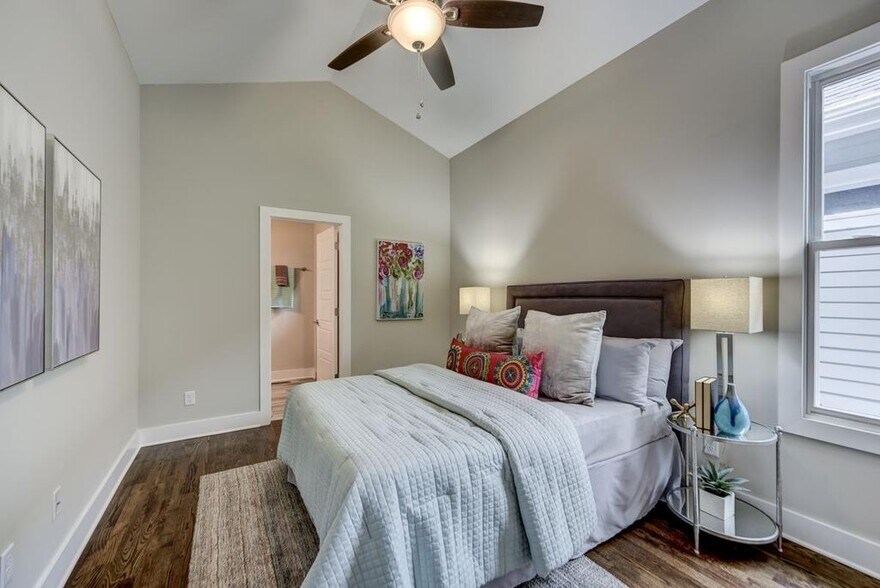 Large master bedroom includes vaulted ceilings, walk in closet, and huge master shower - 910 Sharpe Ave
