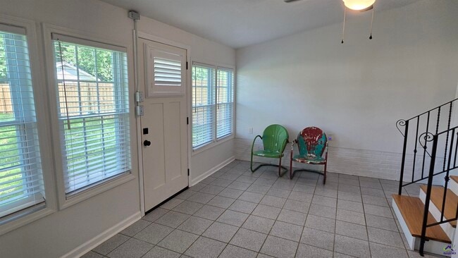 Building Photo - 412 N Houston Lake Blvd