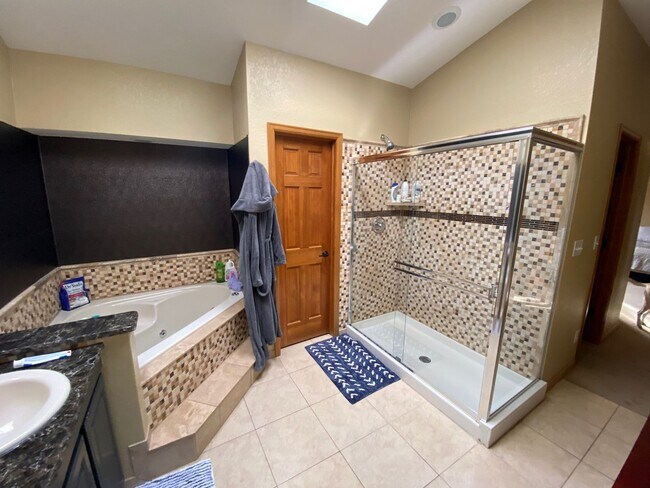 Building Photo - Beautiful Estate in South Fort Collins