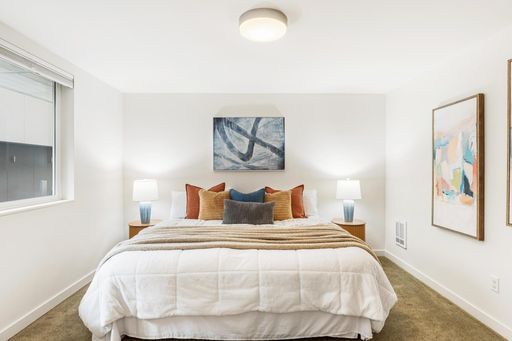 Building Photo - Stand-Alone Modern Home with Elliott Bay Views