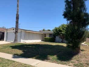 Building Photo - Remodeled Single-Level 3 Bedroom, 2 Bath w...