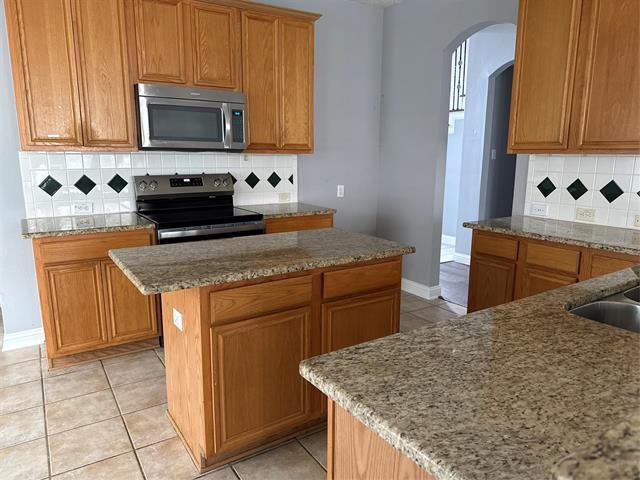 Building Photo - 4020 Pear Ridge Dr