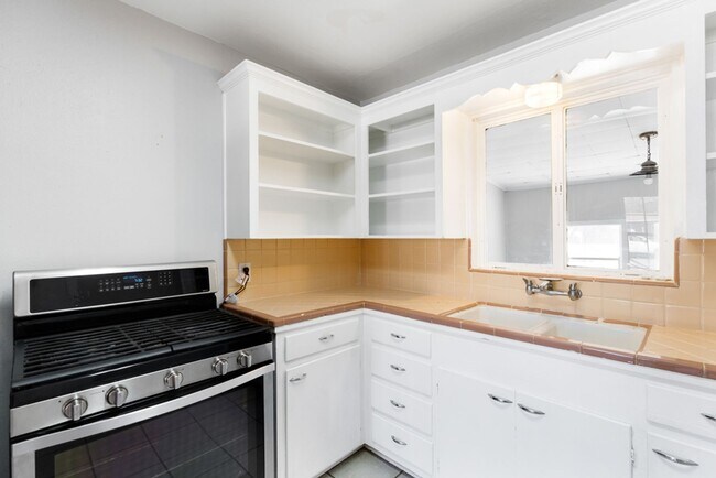 Building Photo - 210 Dryden Dr