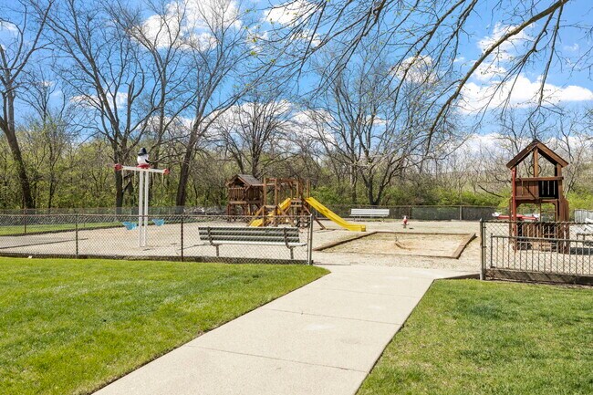 Building Photo - 425 Walnut Creek Rd