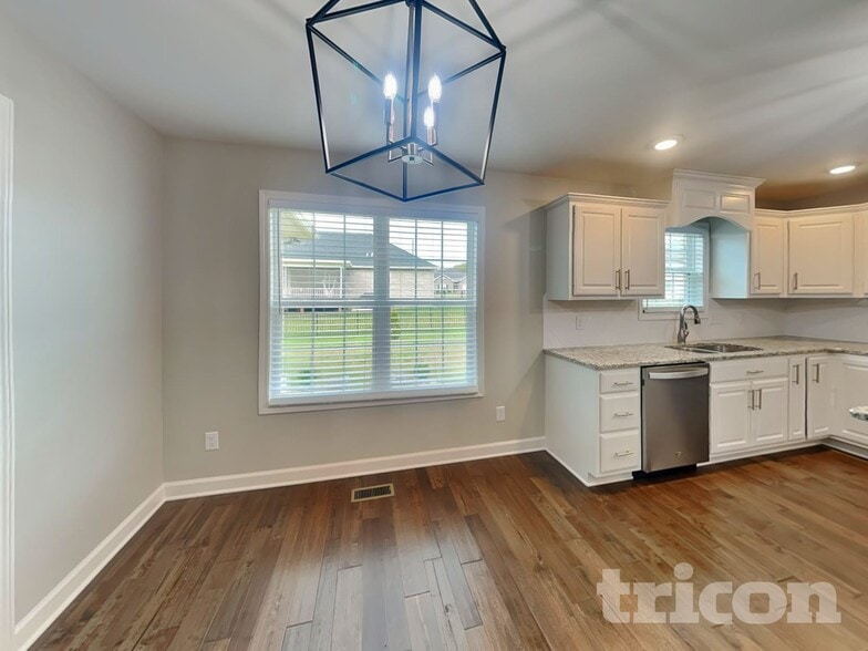 Building Photo - 424 Mya Marie Dr