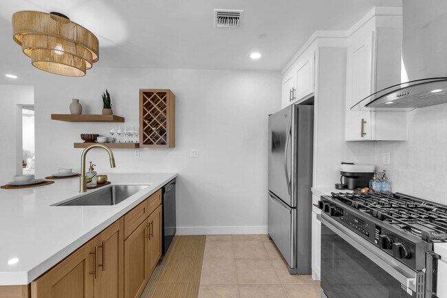 Building Photo - 72601 Edgehill Dr