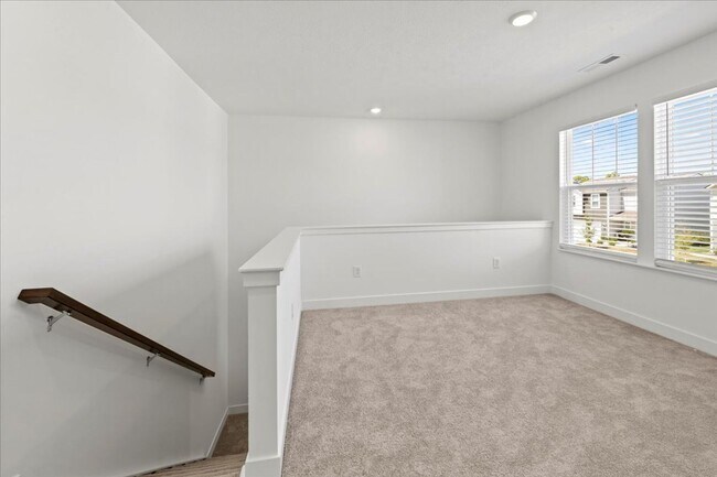 Building Photo - 11833 Vale St