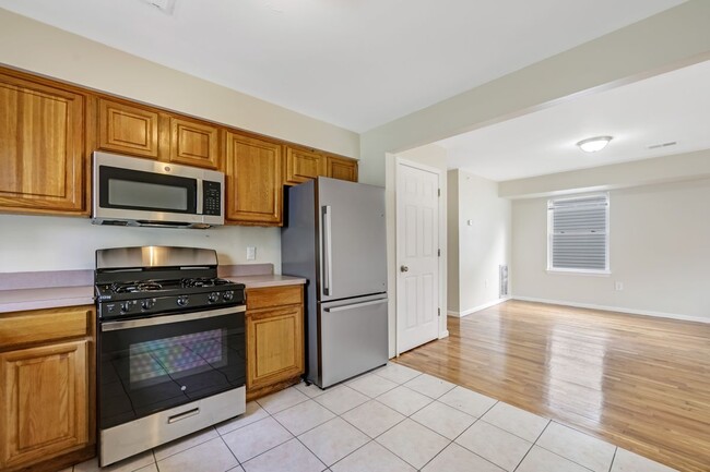 Building Photo - 14 Birks Pl