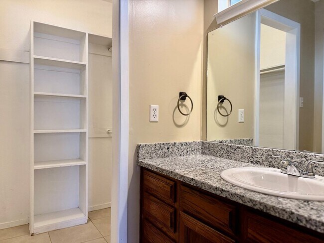 Building Photo - 3 Bedroom, 2 Bath Rental