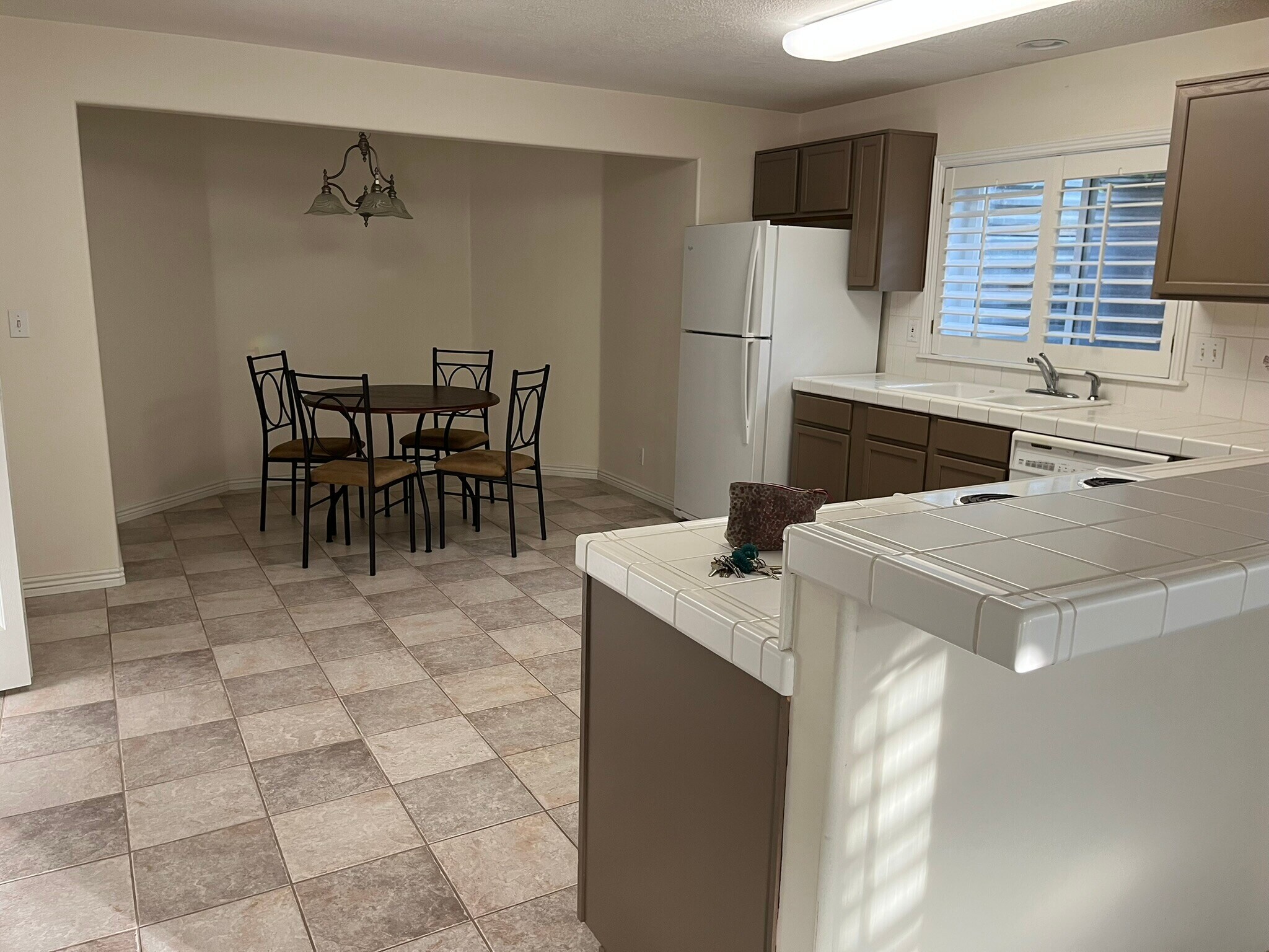 Building Photo - 1126 Heather Cir