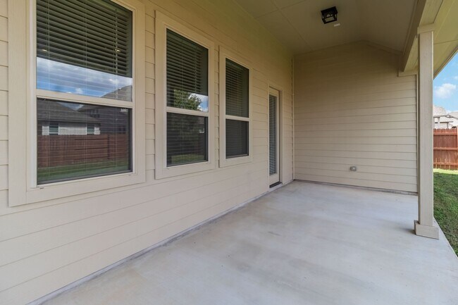 Building Photo - Beautiful 3-bed, 2-bath home for lease in the Oaks at San Gabriel in Georgetown!