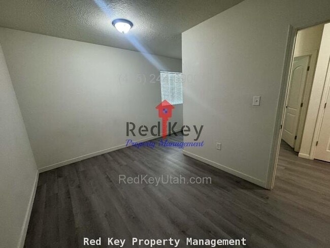 Building Photo - Broxburn Way Duplex