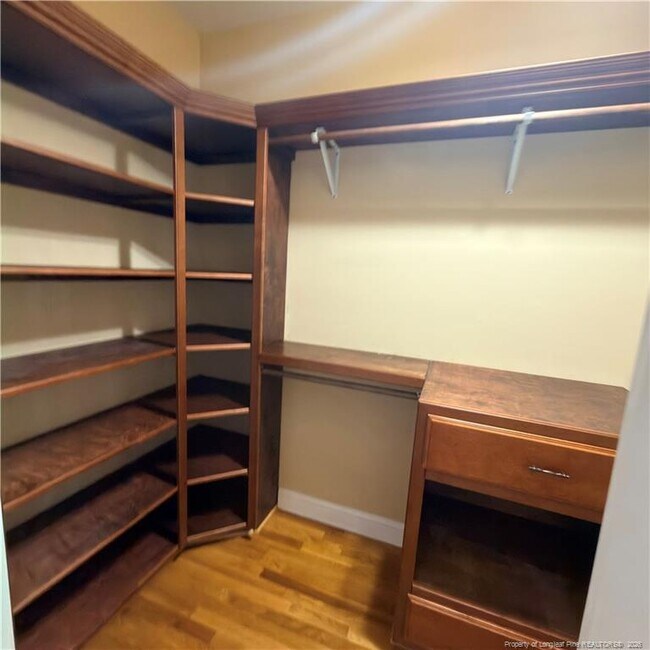 Building Photo - 3686 Linden Rd