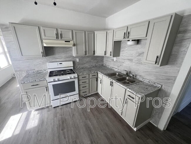 Building Photo - 3284 N 30th St