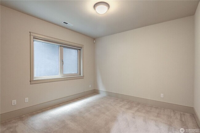 Building Photo - 2Bd/2Ba Kirkland Condo