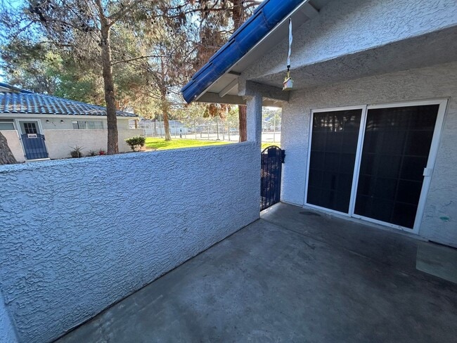 Building Photo - SMALL PET-FRIENDLY CONDO – 2 BED / 2 BATH