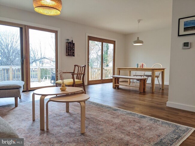 Building Photo - 26 Forest Hill Dr