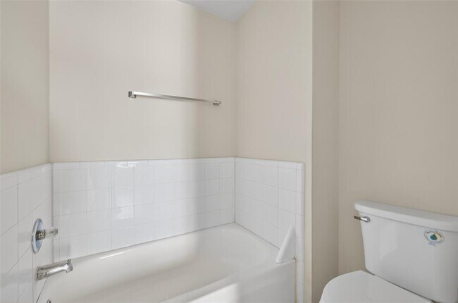Building Photo - 9123 Belle Glen Dr