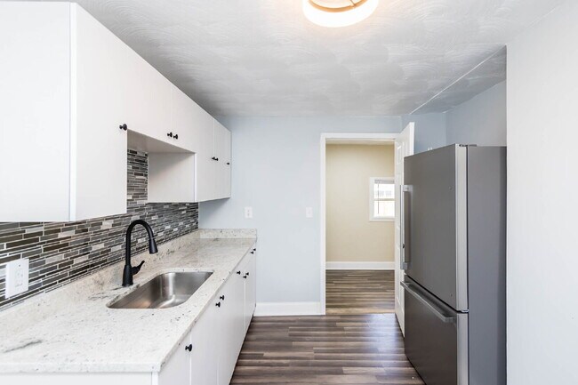 Building Photo - 2-Bedroom Home with Flexible Bonus Room Near Downtown Columbus