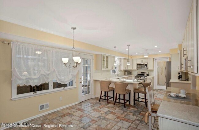 Building Photo - 5 Shepherds Way