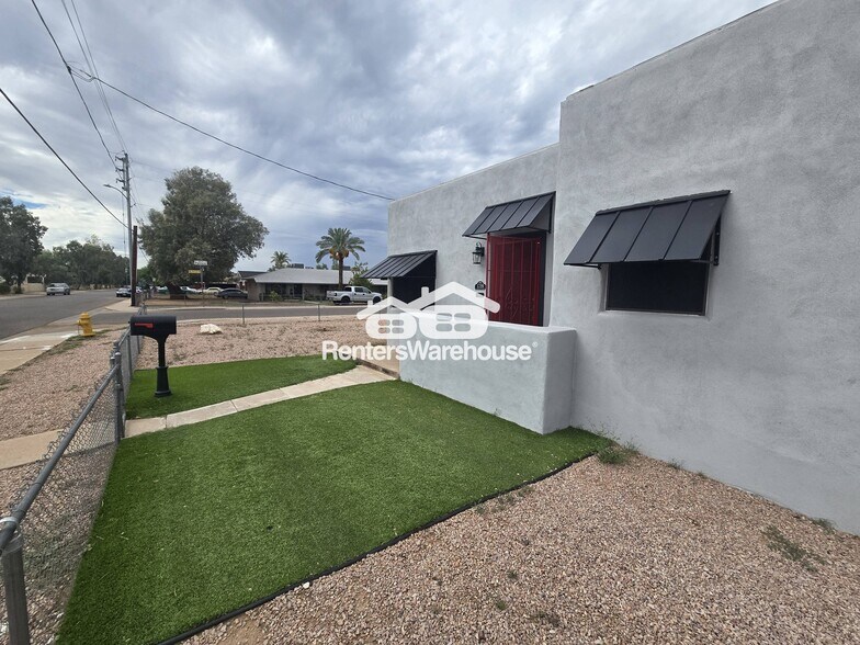 Building Photo - 1720 E Portland St