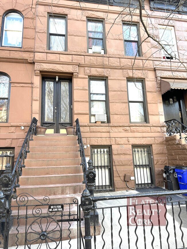 Building Photo - 364 Marion St