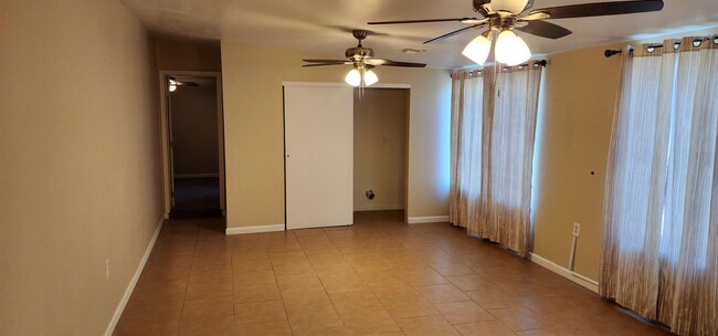 Building Photo - 2126 E Hidalgo Vista
