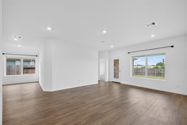 Building Photo - 3013 Myrtle Bch Ln